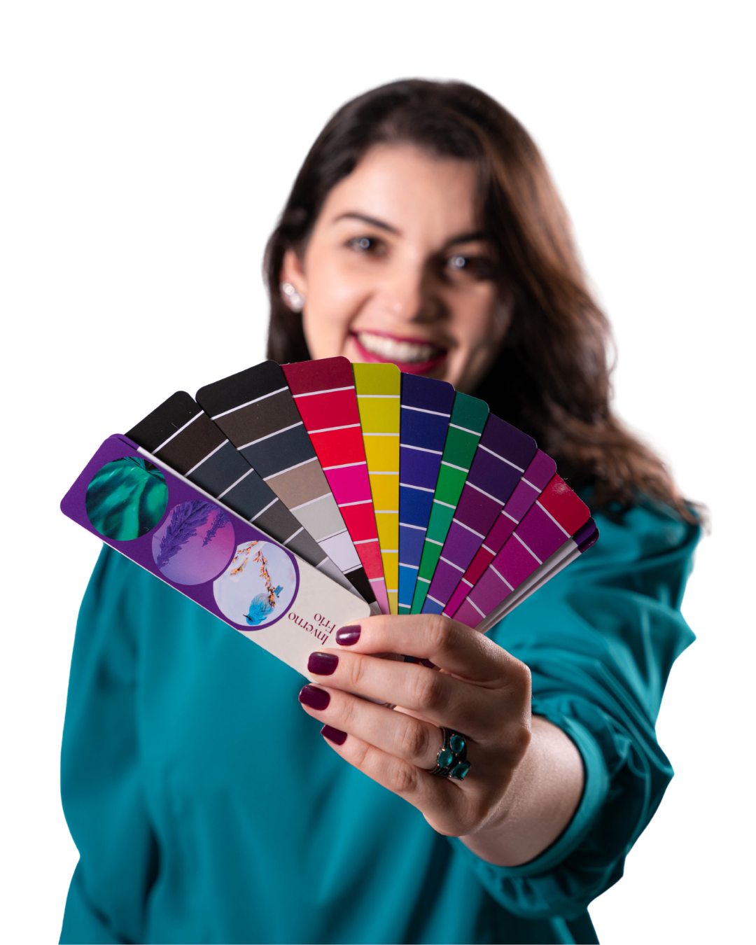 Iolanda apresentando cartela de cores